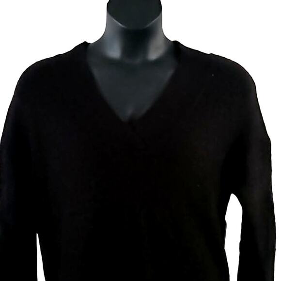 Nine West Women's V-Neck Sweater - Size Small (NWT) - Picture 9 of 9